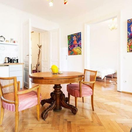 Das Schonbrunn Apartment! Vienna Luaran gambar