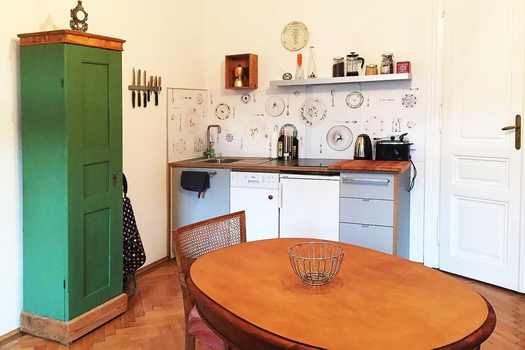 Das Schonbrunn Apartment! Vienna Luaran gambar
